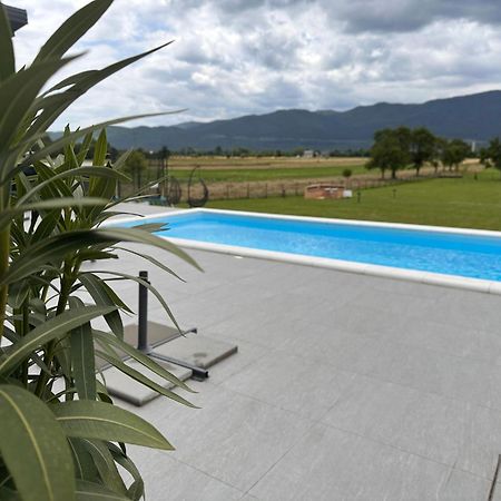 Villa Biser Gacke Sinac ภายนอก รูปภาพ